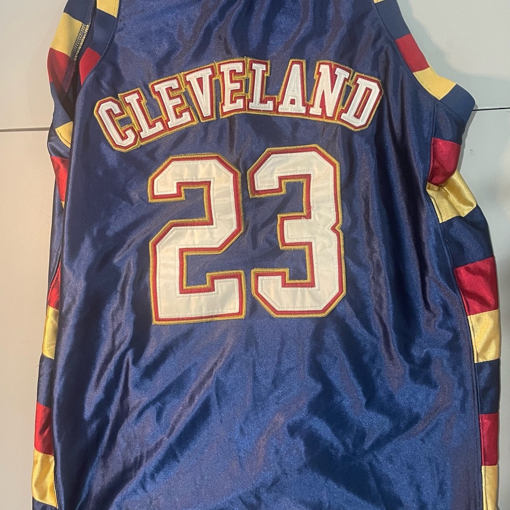 LeBron James Cleveland Cavaliers Jersey – Size XL – Fair Condition